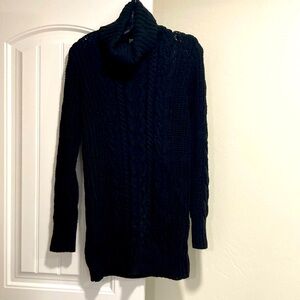 Gap cable sweater tunic. Hits above the knee. Black